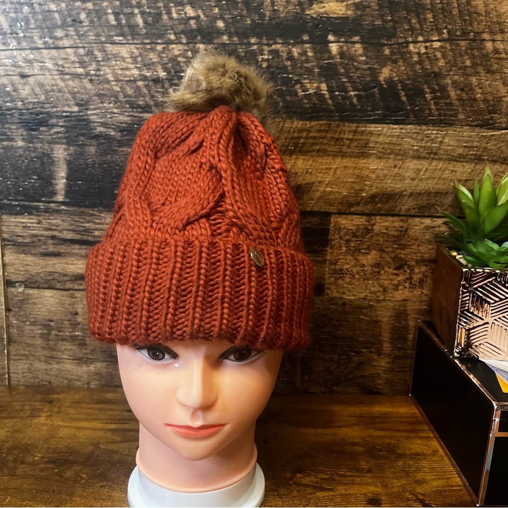 Women’s Express Knit Pom Beanie Hat fall